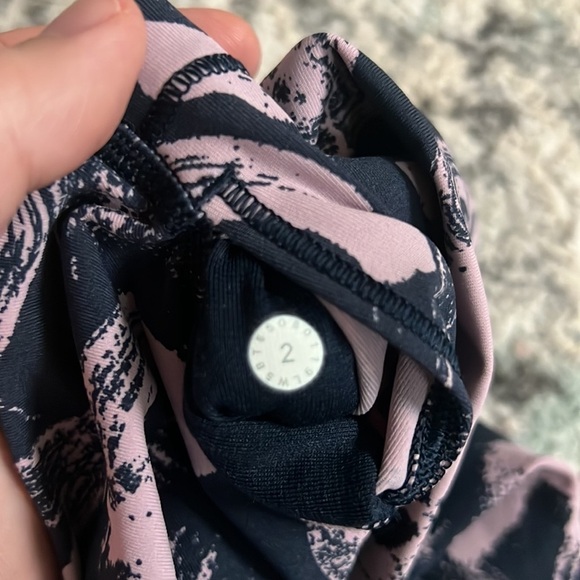 Lululemon Wunder Under High-Rise Tight *Full-On Luxtreme 28” - Picture 8 of 8